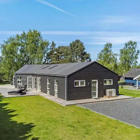 M379-vaeggerlose-baeverstien-43 * Bøtø By