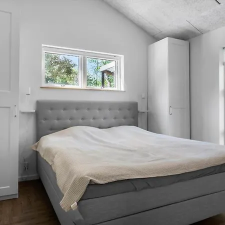 M379-vaeggerlose-baeverstien-43 Bøtø By