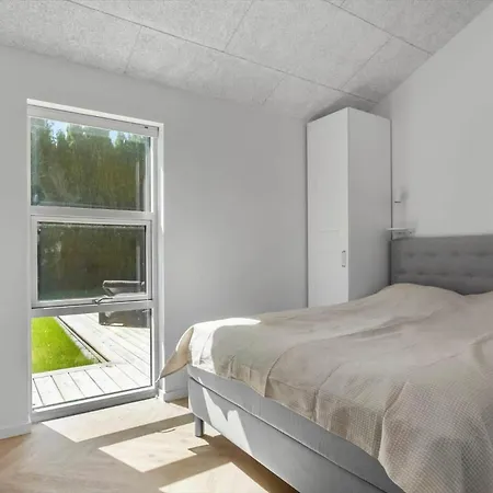 M379-vaeggerlose-baeverstien-43 * Bøtø By