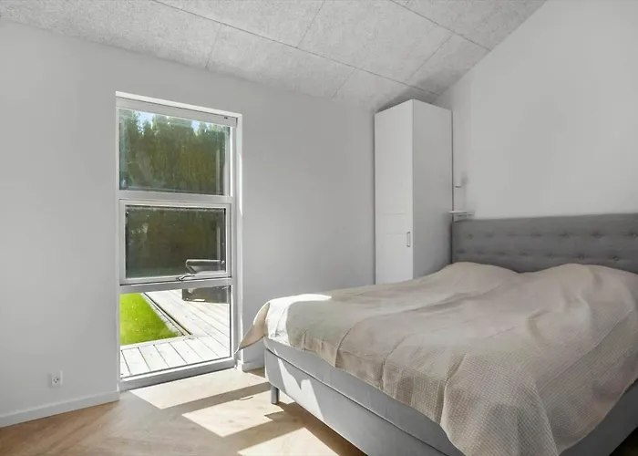 M379-vaeggerlose-baeverstien-43 * Bøtø By